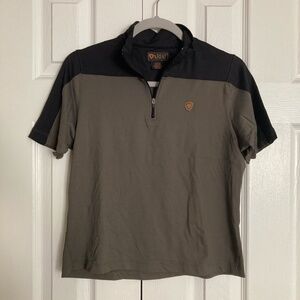 🐎 Ariat | Short sleeve color-block sun-shirt.